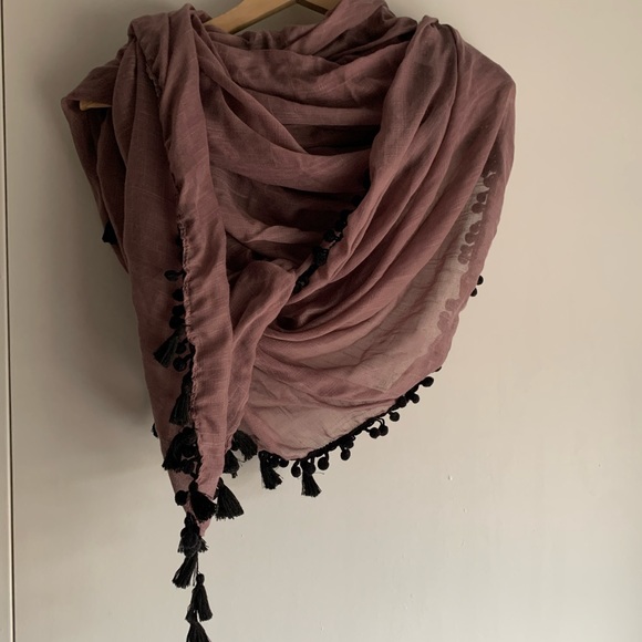 Scarf never worn, free with any purchase - Picture 2 of 2